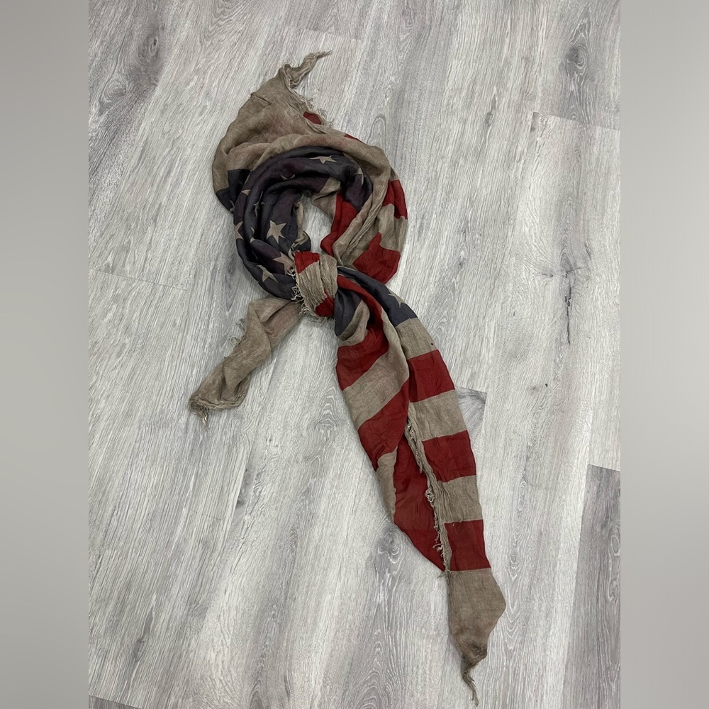 John Varvatos American Flag scarf. - Picture 11 of 11